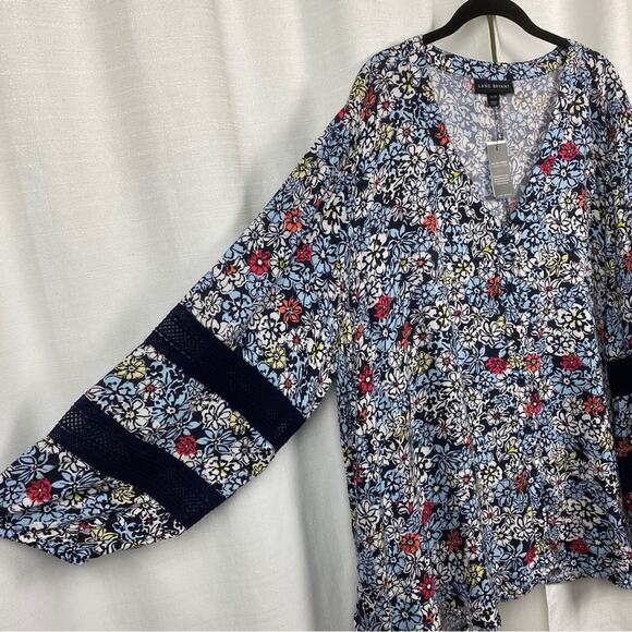 Lane Bryant Blue Floral Button Front Blouse Sz.26/28 NWT - Picture 8 of 13